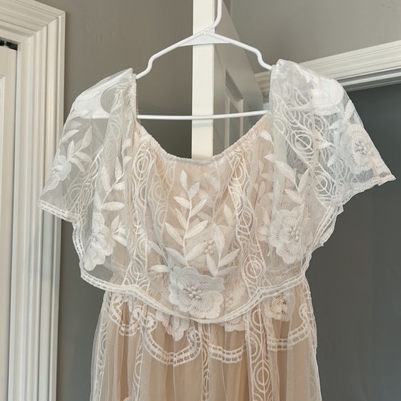 New lace Baltic born dress. Can be worn off the shoulder or with sleeves down - Picture 2 of 4